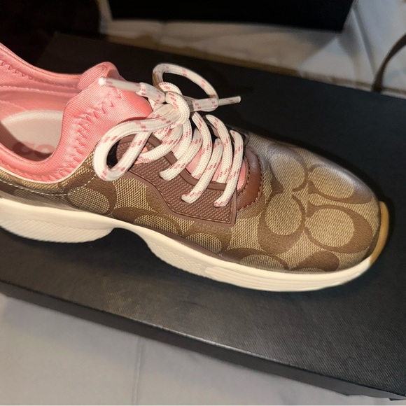 Coach Lowline 270 Signature Sneakers – Pink/Brown 🤎
SOLD OUT ONLINE - Picture 2 of 7